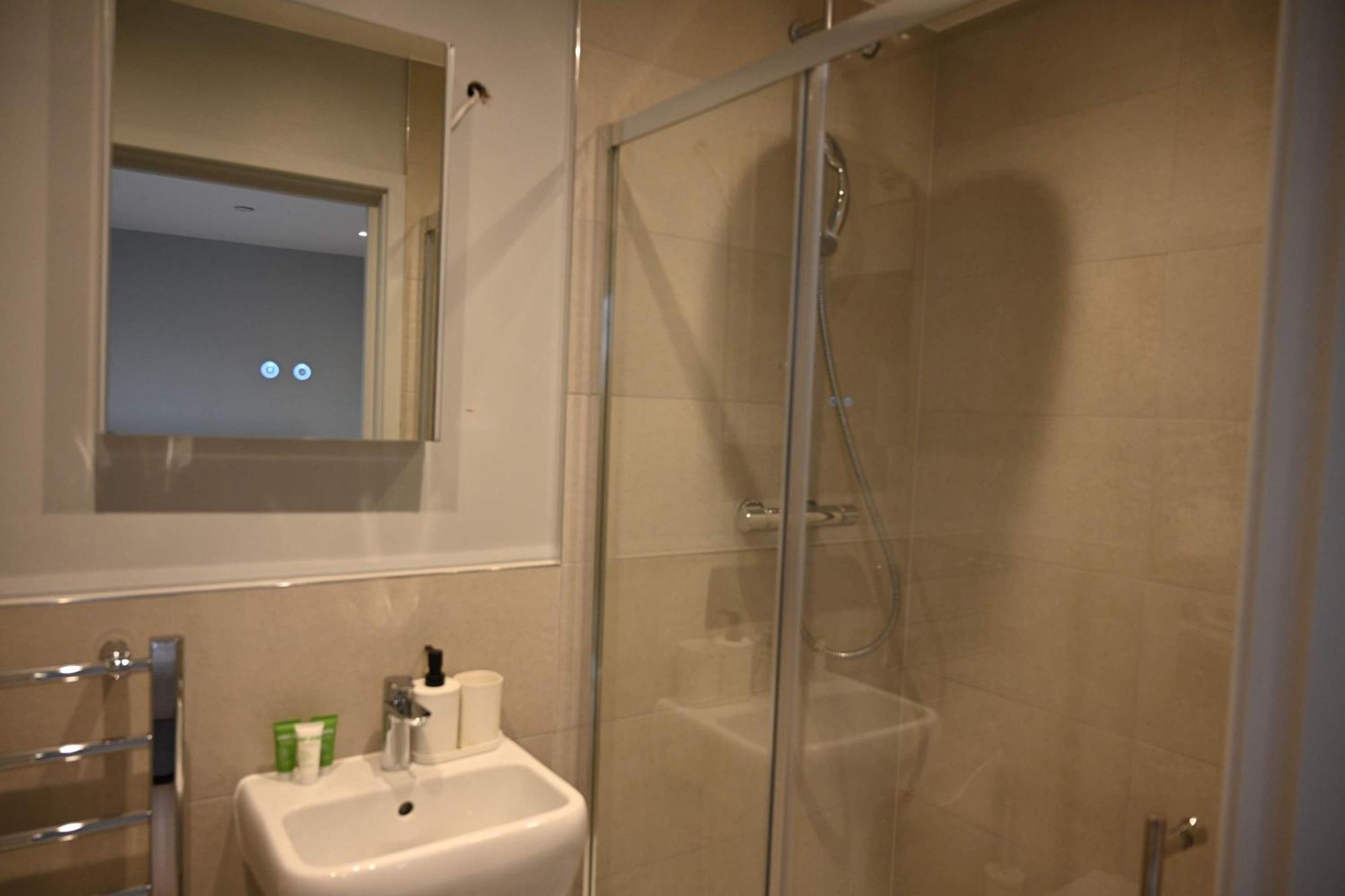 Elegant 2-bed In The Heart Of Apartment London