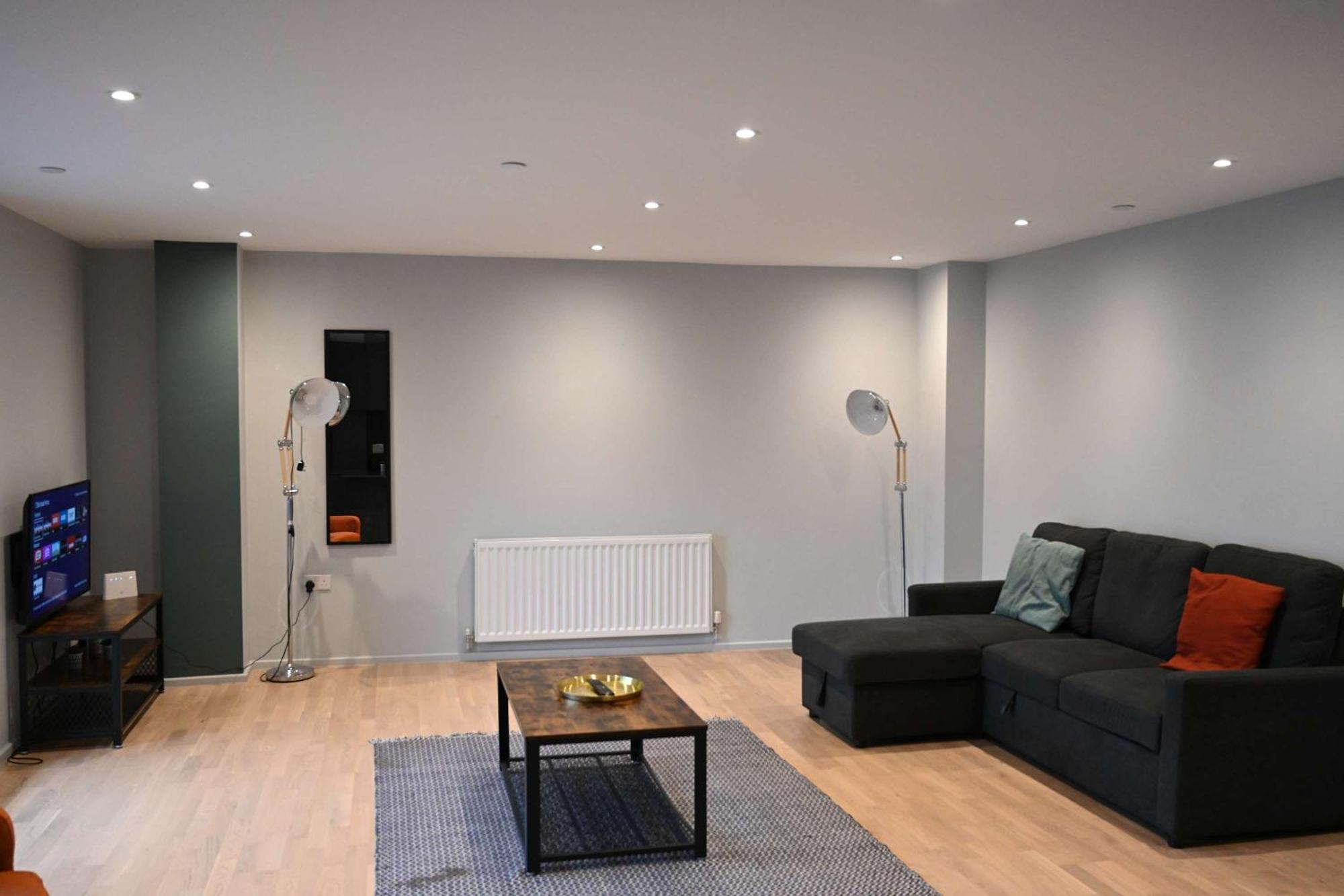 Elegant 2-bed In The Heart Of Apartment