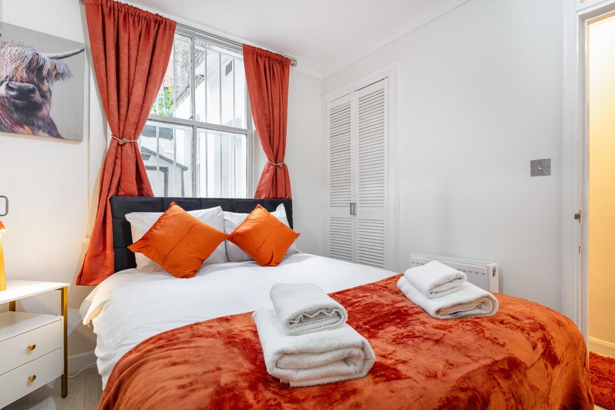 Fabulous Two Bed In Heart Of Chelsea - Apartment