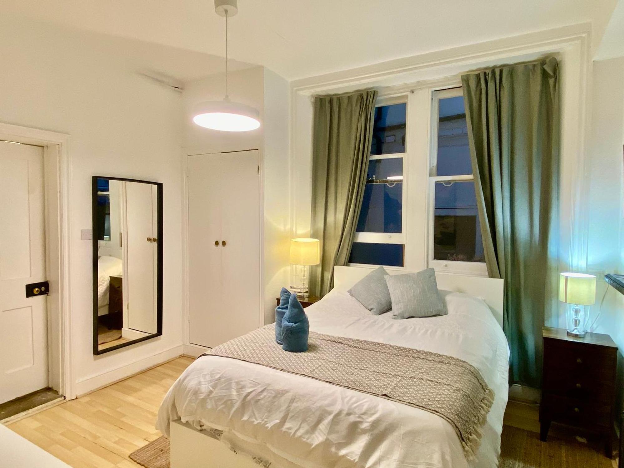 Spacious In Earls Court London