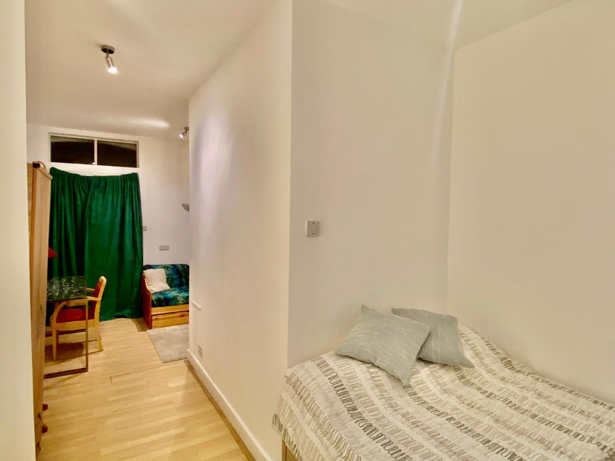 Spacious In Earls Court London