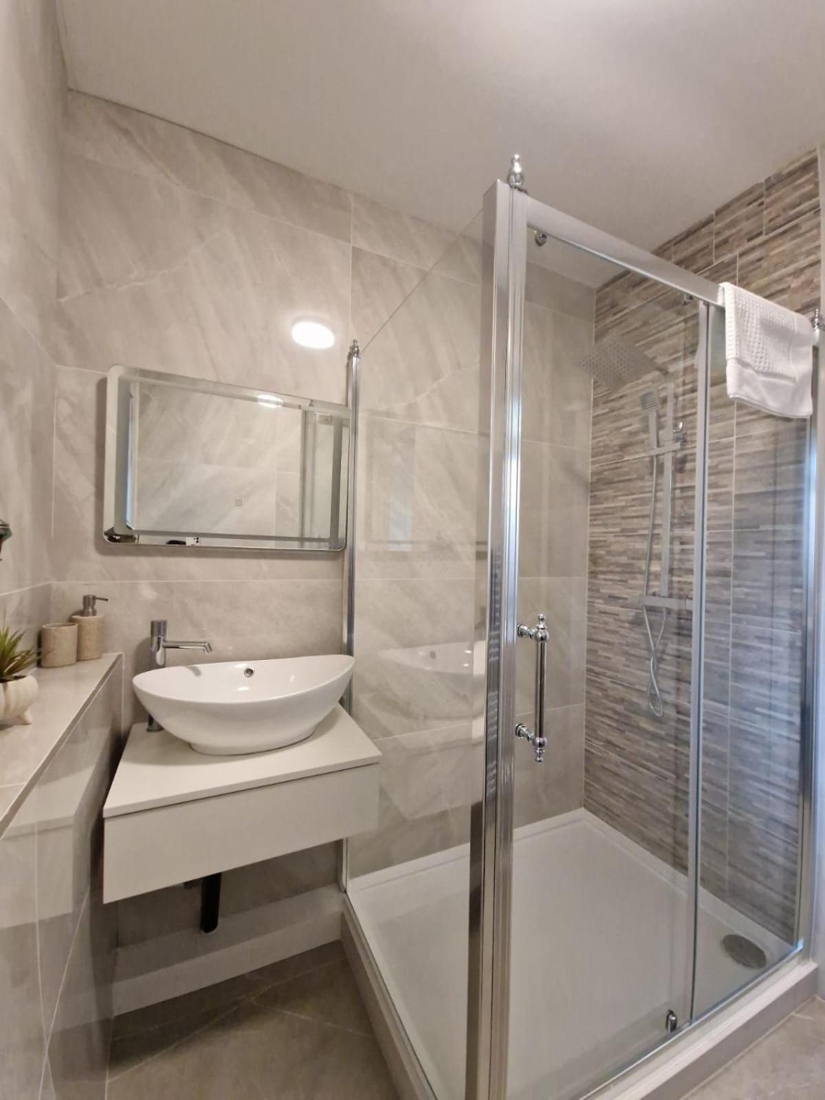 Stylish Zone 2 Apartment