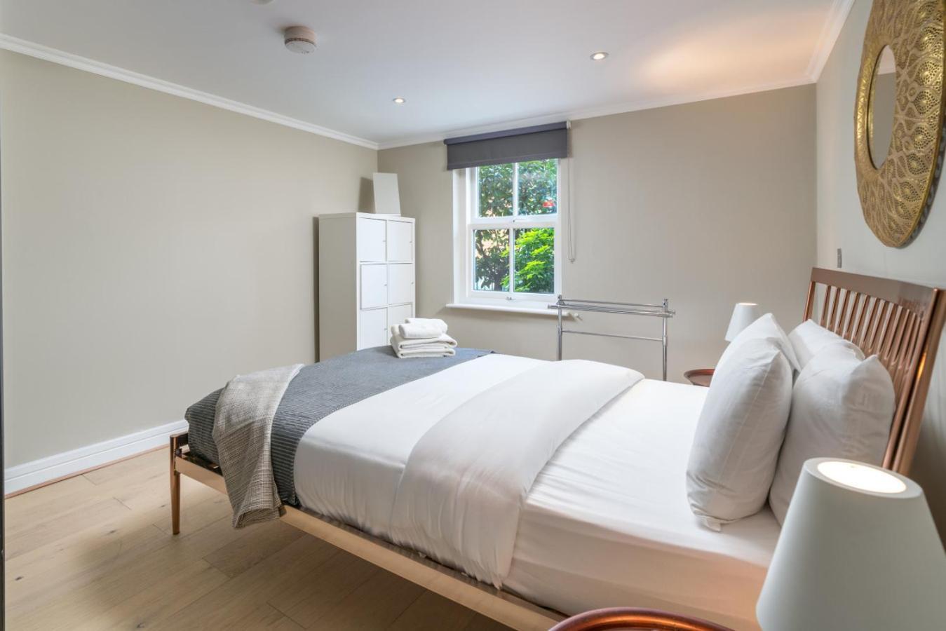 Apartment Gorgeous Design 2 Bed Flat Barons Court Sleeps Six *