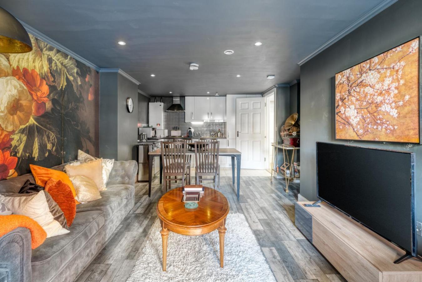 Apartment Gorgeous Design 2 Bed Flat Barons Court Sleeps Six
