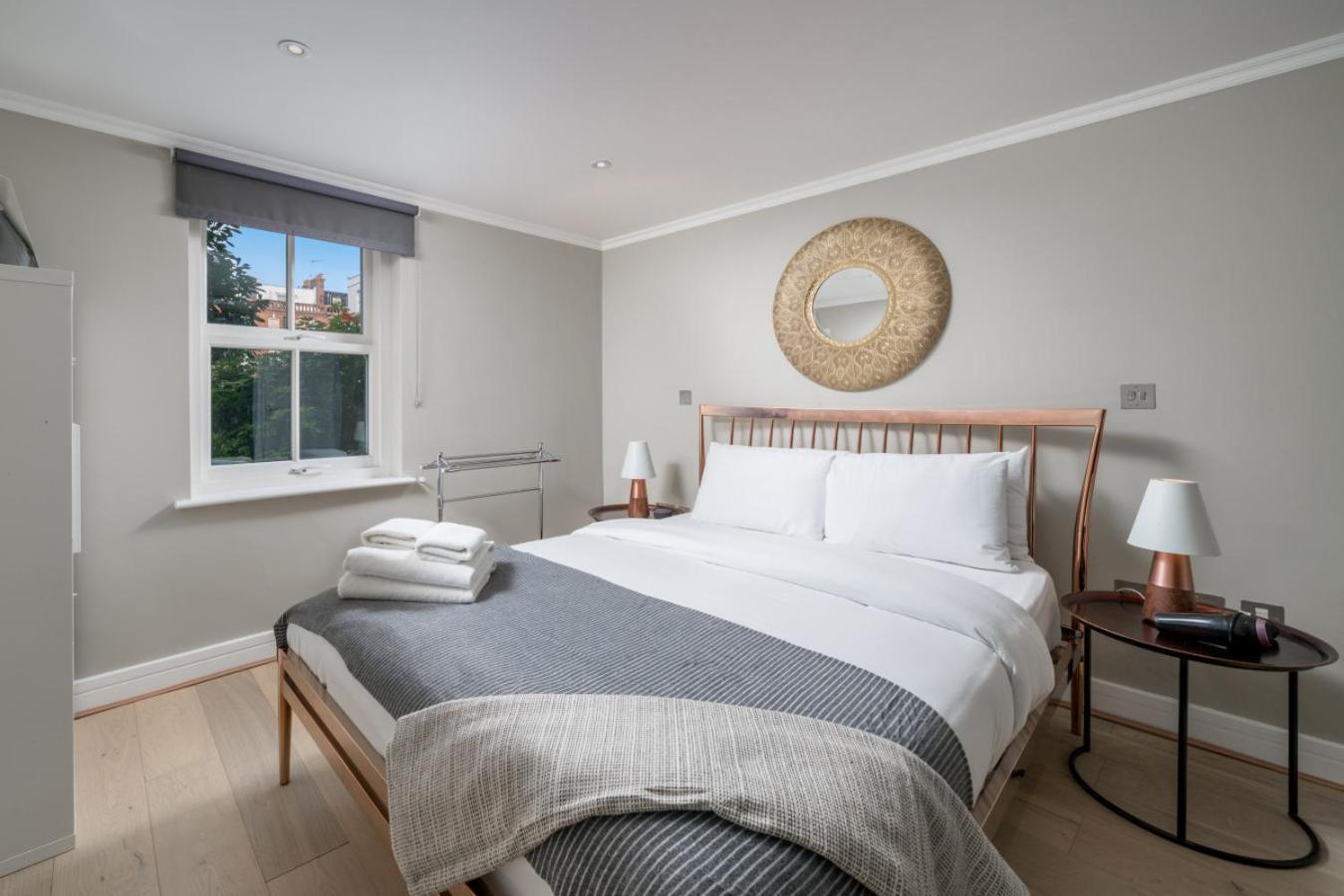 Apartment Gorgeous Design 2 Bed Flat Barons Court Sleeps Six *