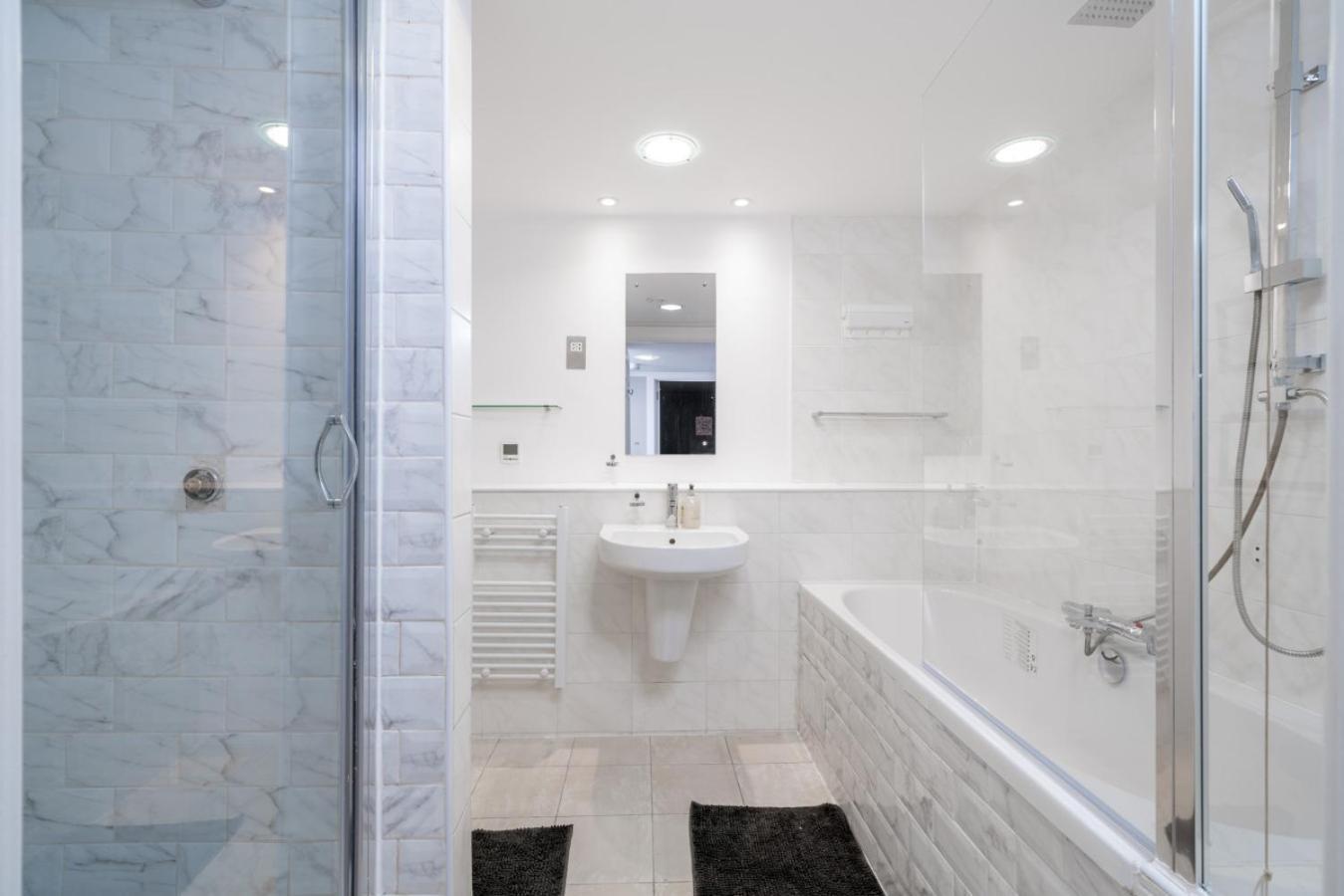 Gorgeous Design 2 Bed Flat Barons Court Sleeps Six Apartment