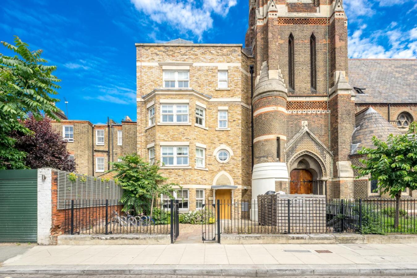 Luxury 1 Bed Sleeps 5, Barons Court 5m To Tube London