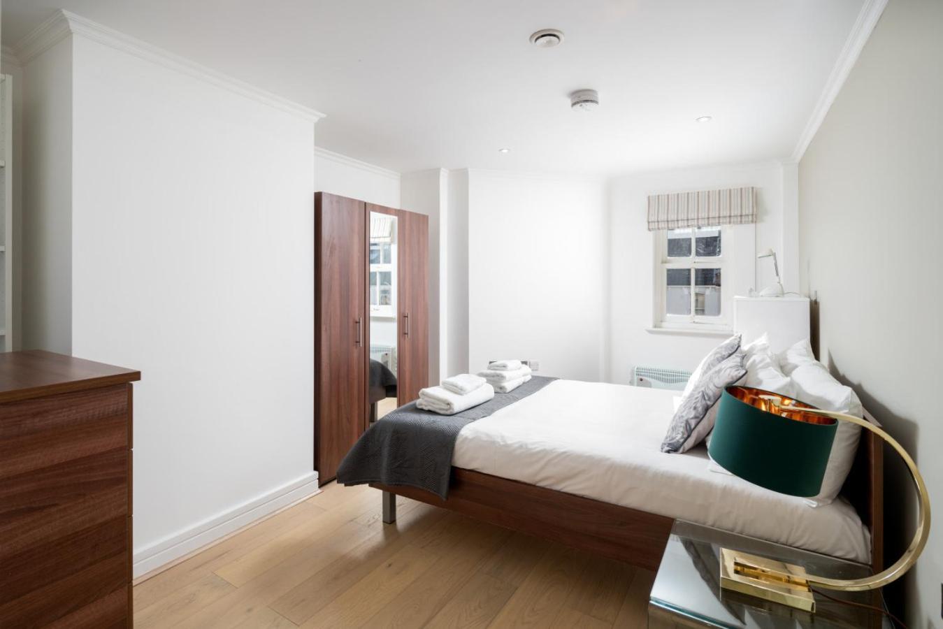 Luxury 1 Bed Sleeps 5, Barons Court 5m To Tube Apartment