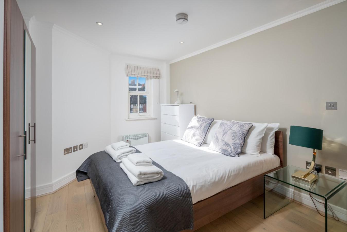 Luxury 1 Bed Sleeps 5, Barons Court 5m To Tube * London