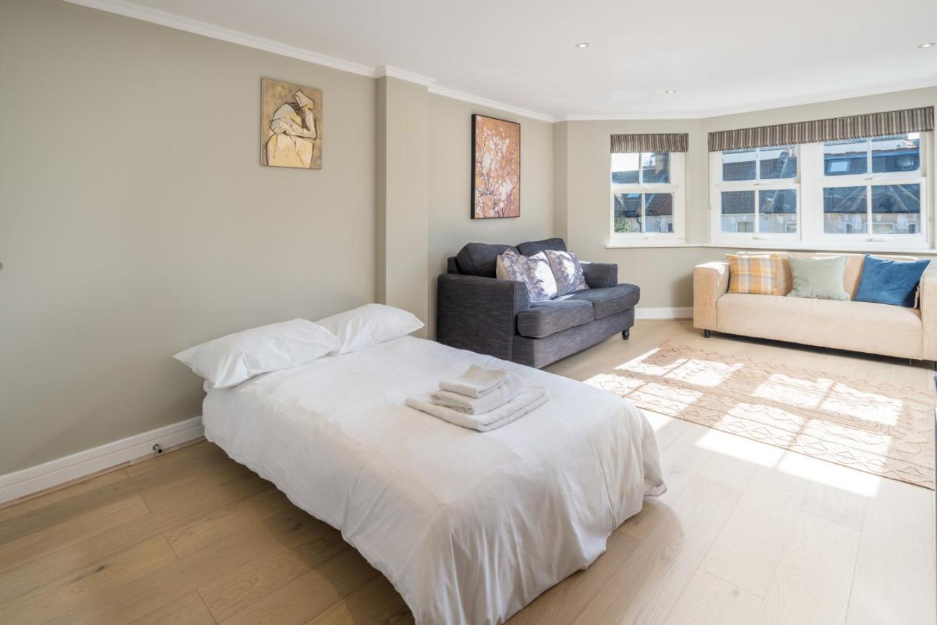 Luxury 1 Bed Sleeps 5, Barons Court 5m To Tube
