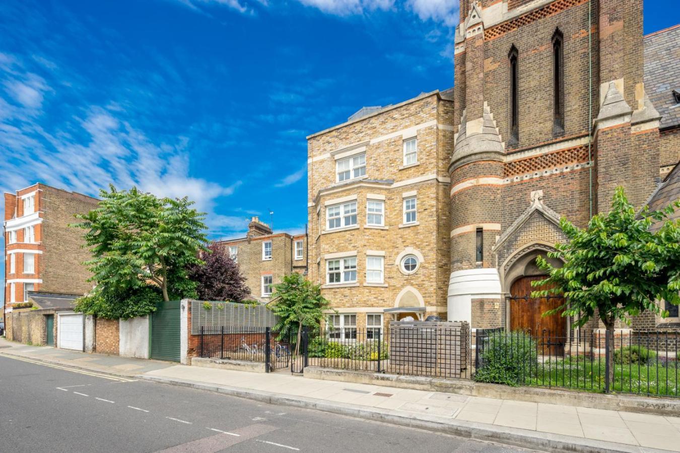 Luxury 1 Bed Sleeps 5, Barons Court 5m To Tube Apartment
