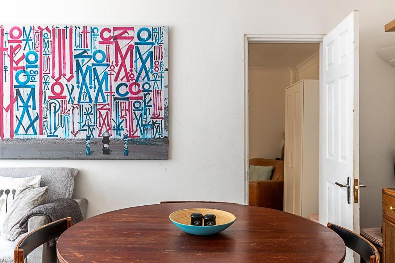 Kensal Green's Cosy Three Bedroom Retreat
