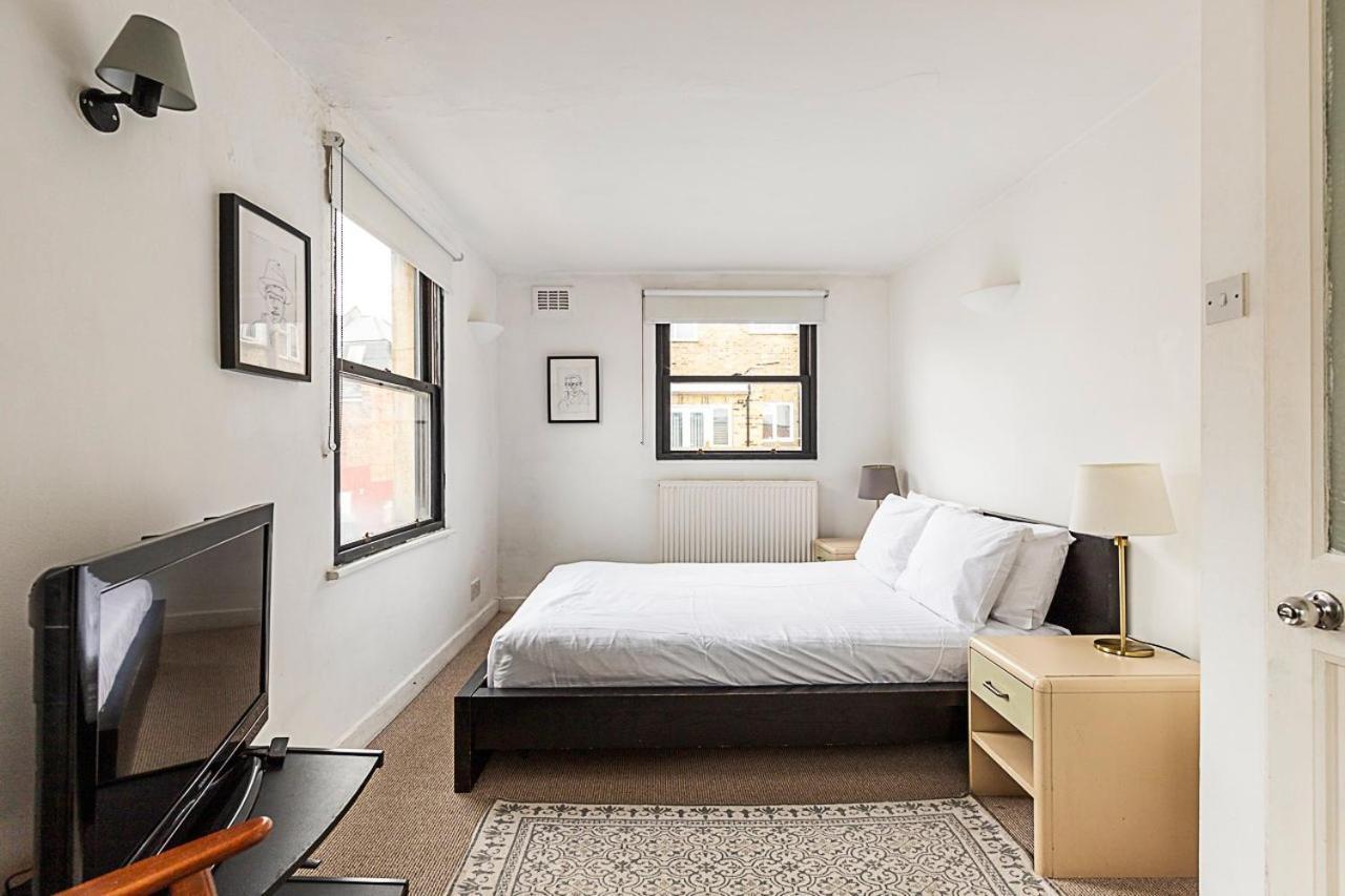 Kensal Green's Cosy Three Bedroom Retreat London