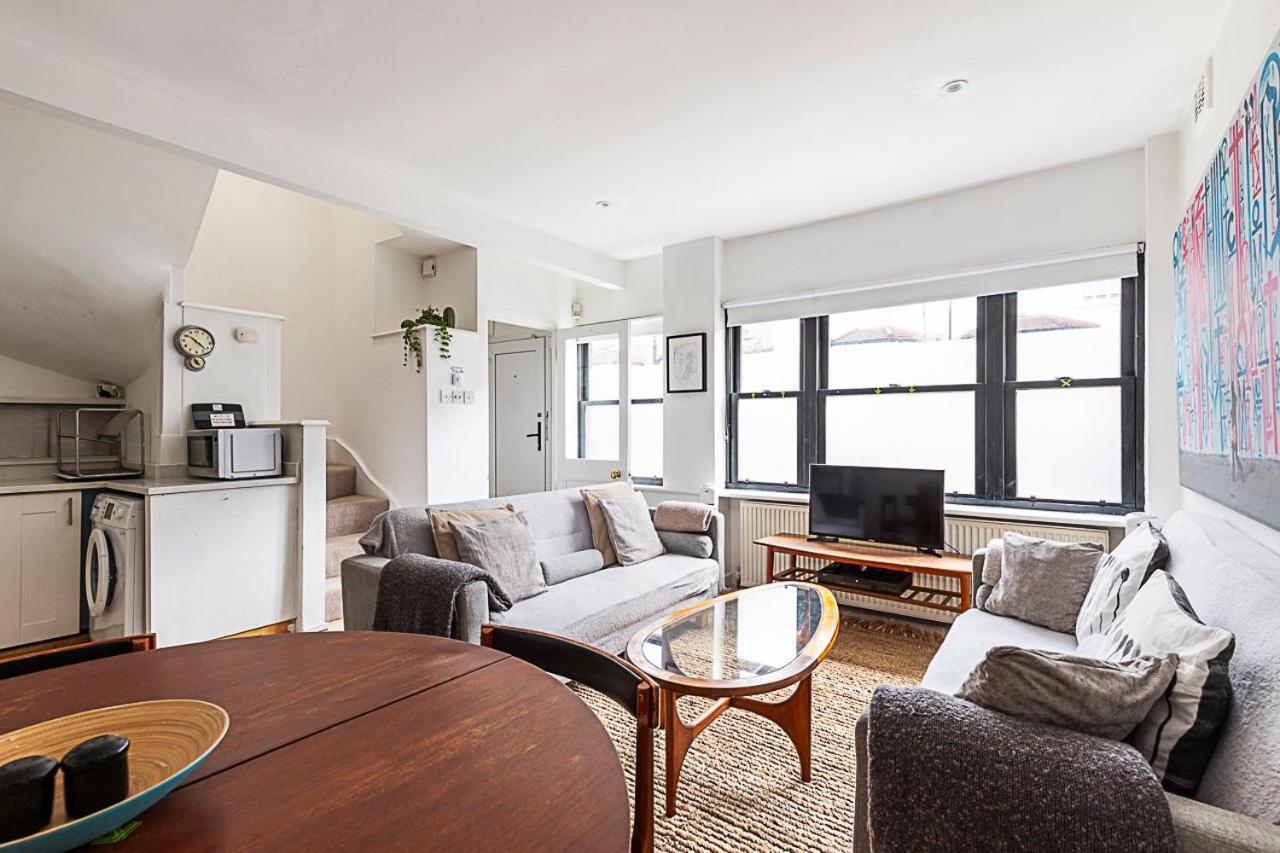 Kensal Green's Cosy Three Bedroom Retreat Apartment