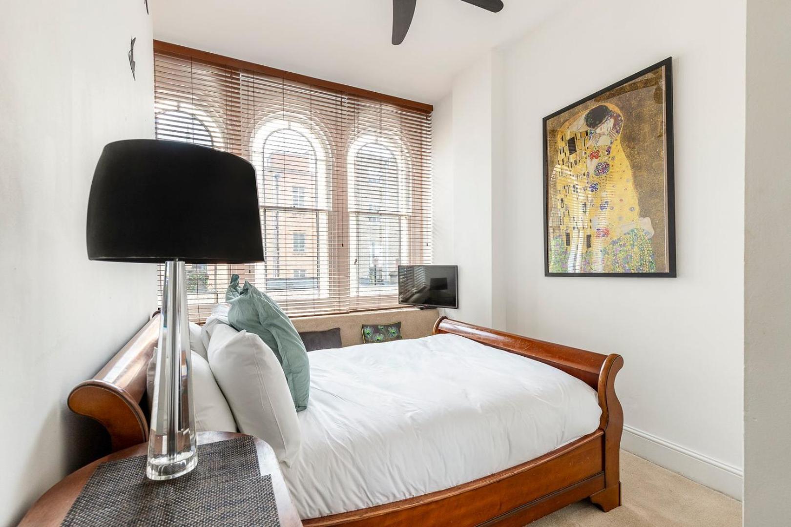 Classic Victorian Flat With Terrace London