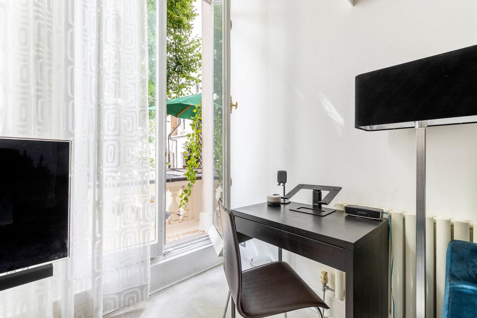 Classic Victorian Flat With Terrace