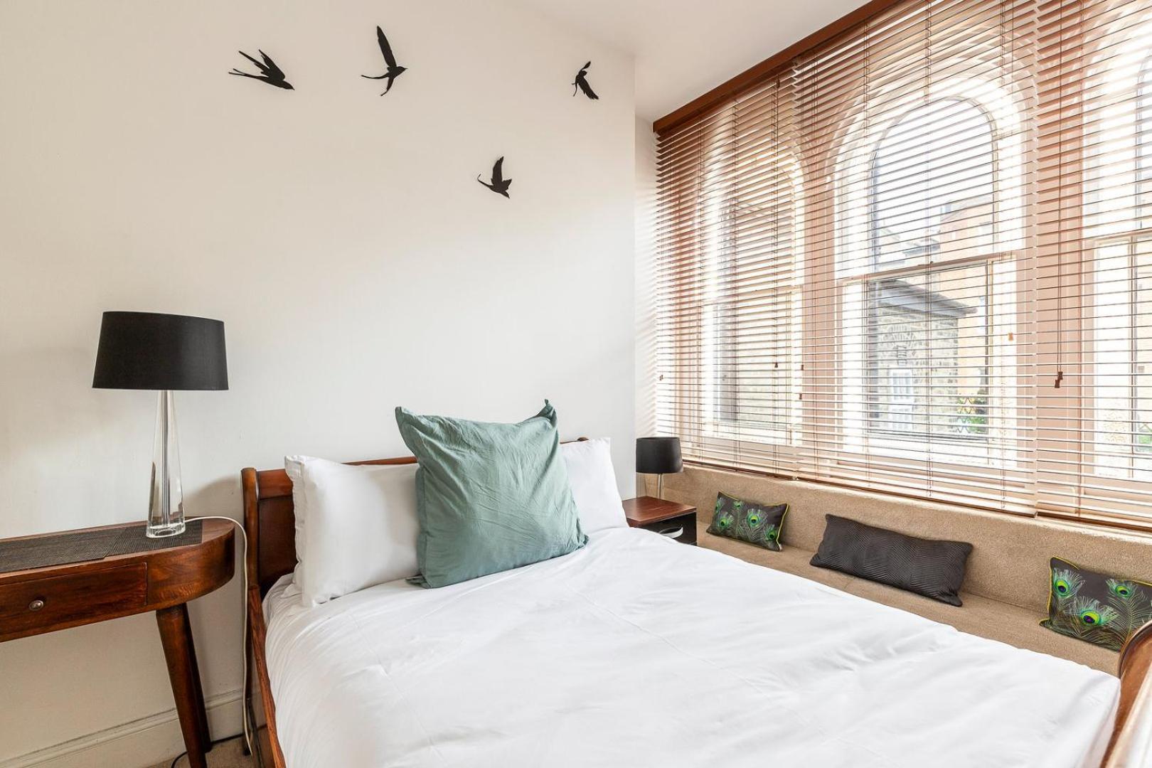 Classic Victorian Flat With Terrace London