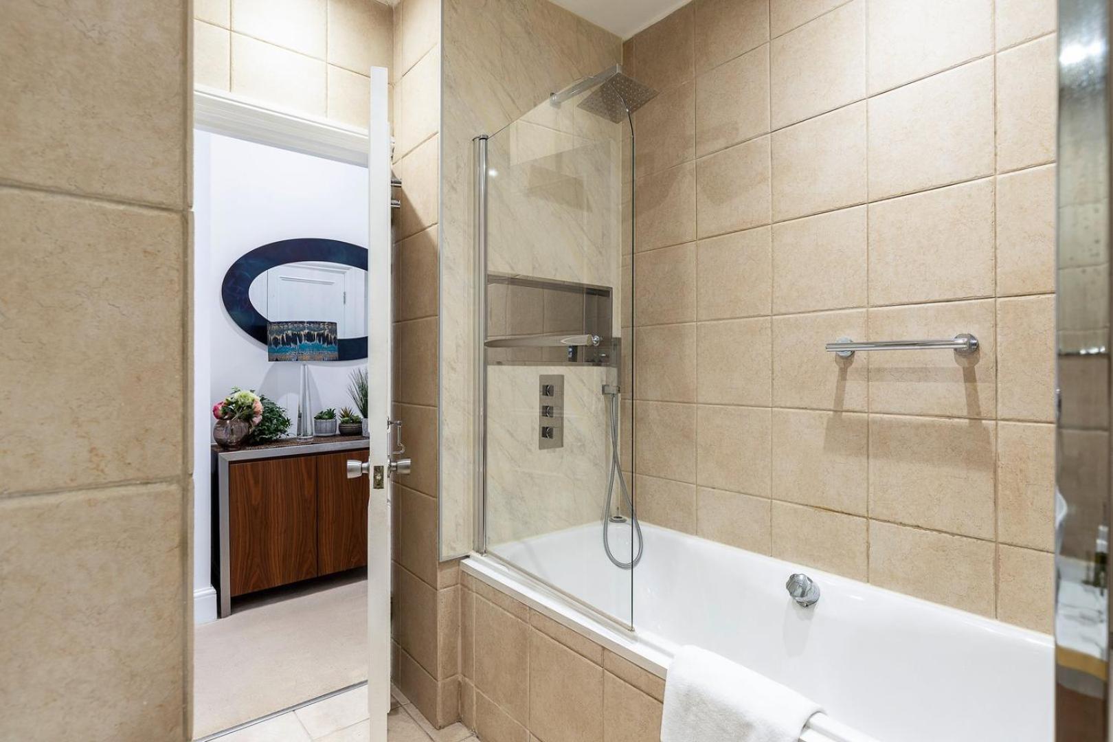Classic Victorian Flat With Terrace Apartment London