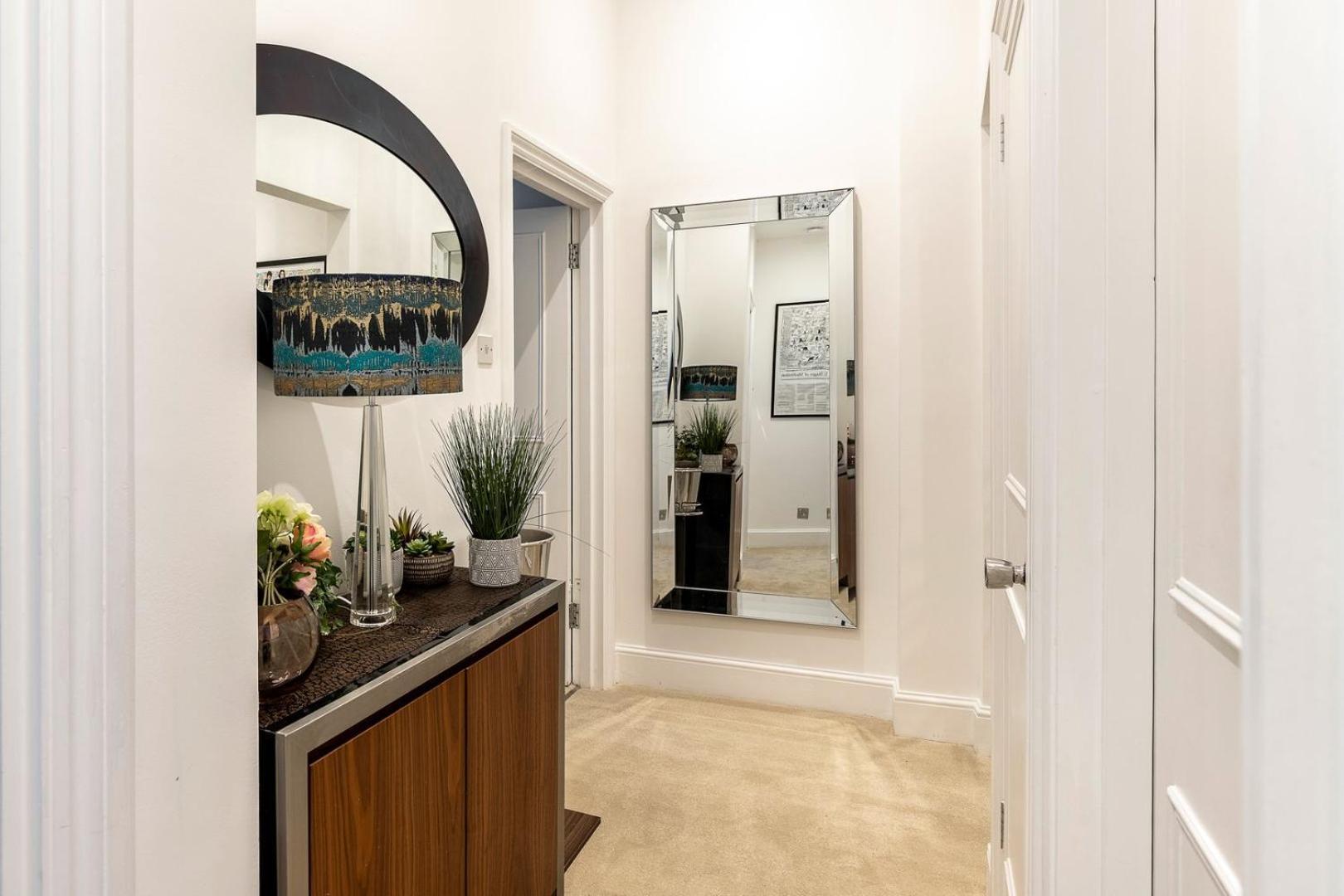 Classic Victorian Flat With Terrace *