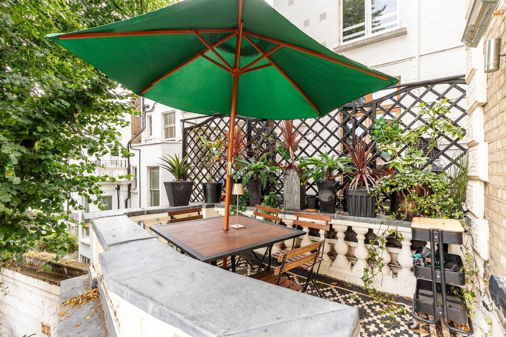 Apartment Classic Victorian Flat With Terrace *