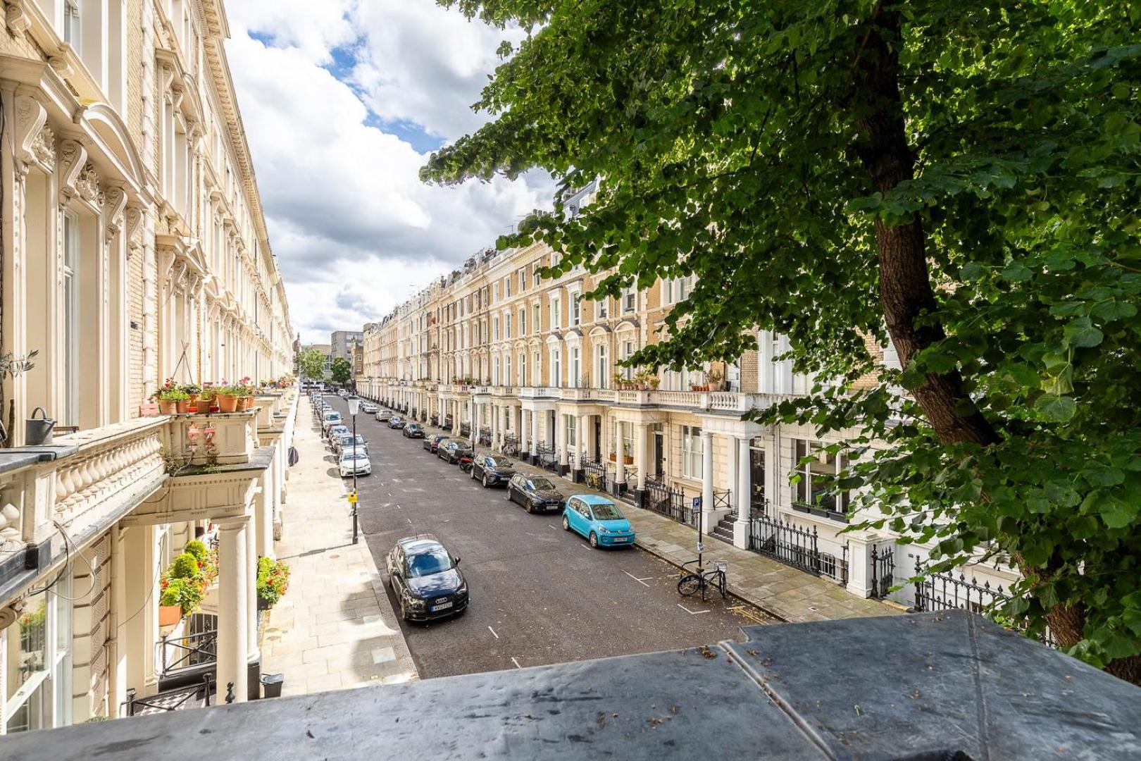 Classic Victorian Flat With Terrace London