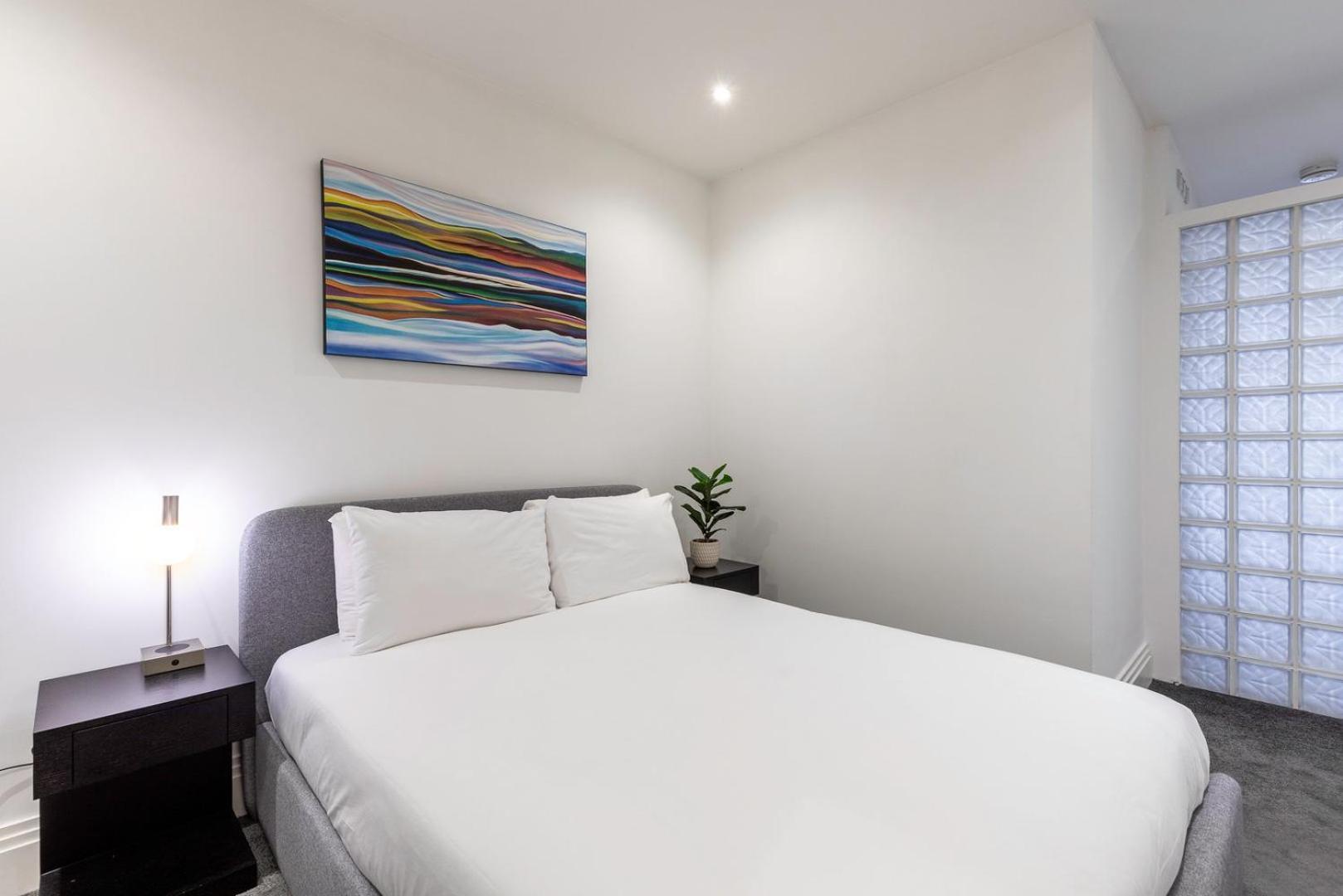 Sleek One Bedroom Flat In East Putney Apartment