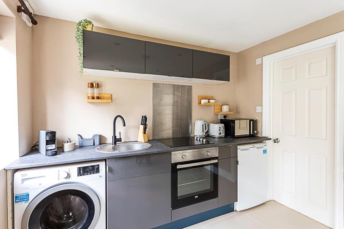 Charming Garden Studio Apartment