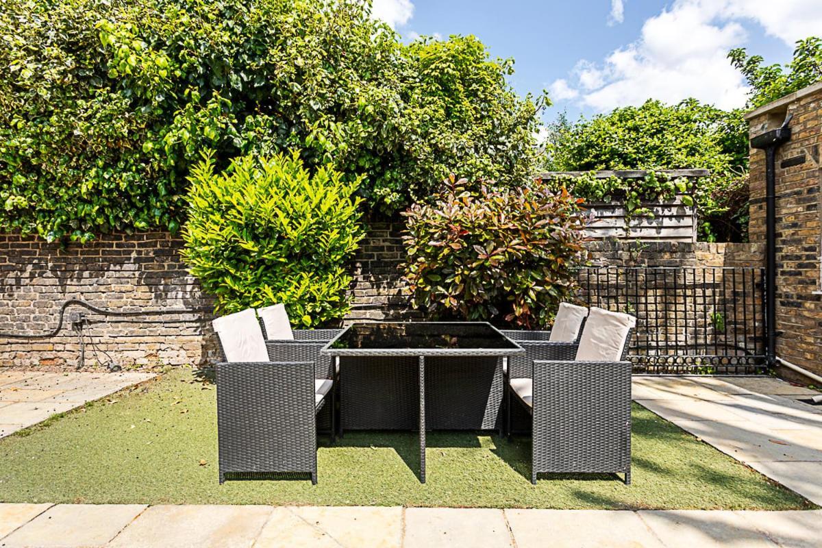 Charming Garden Studio Apartment