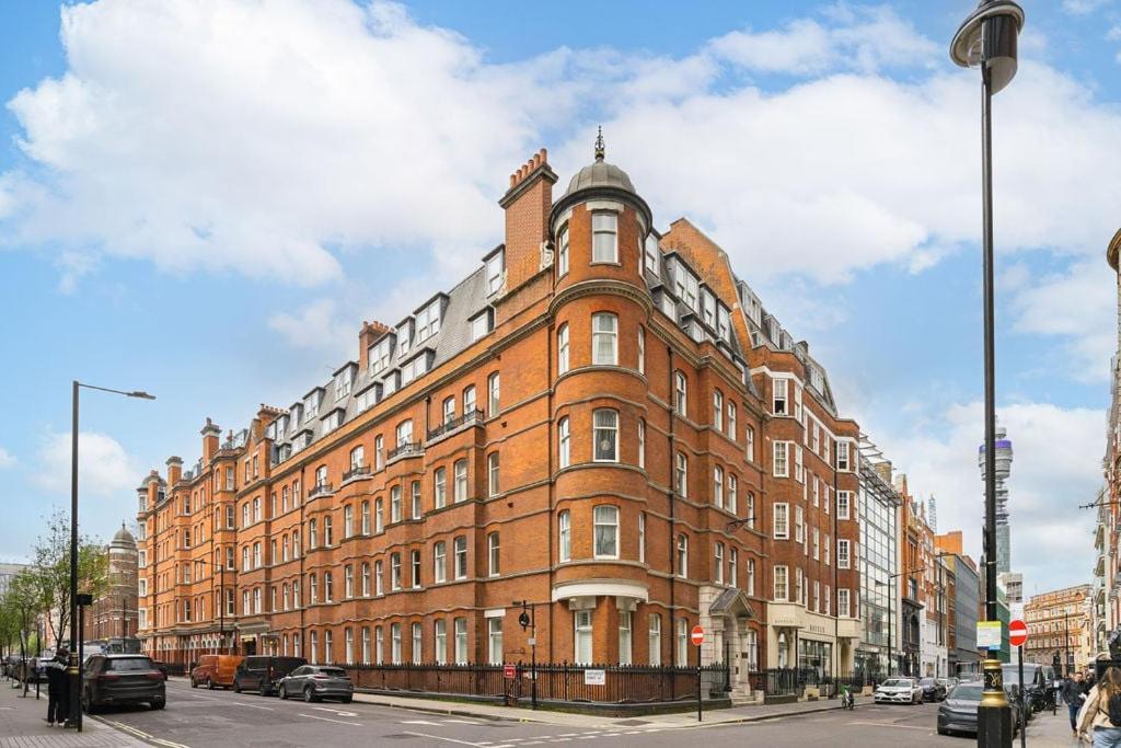 Elegant Fitzrovian London