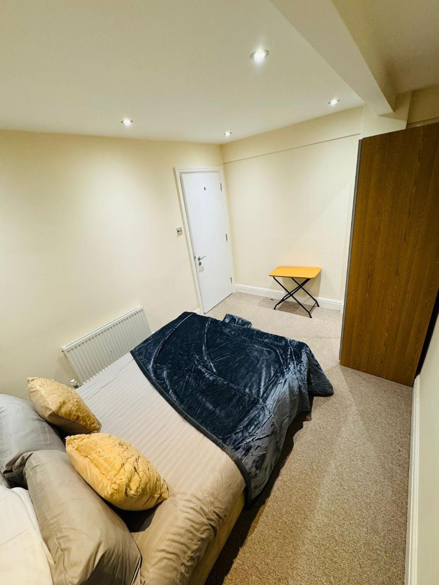 Marble Arch Apartment *