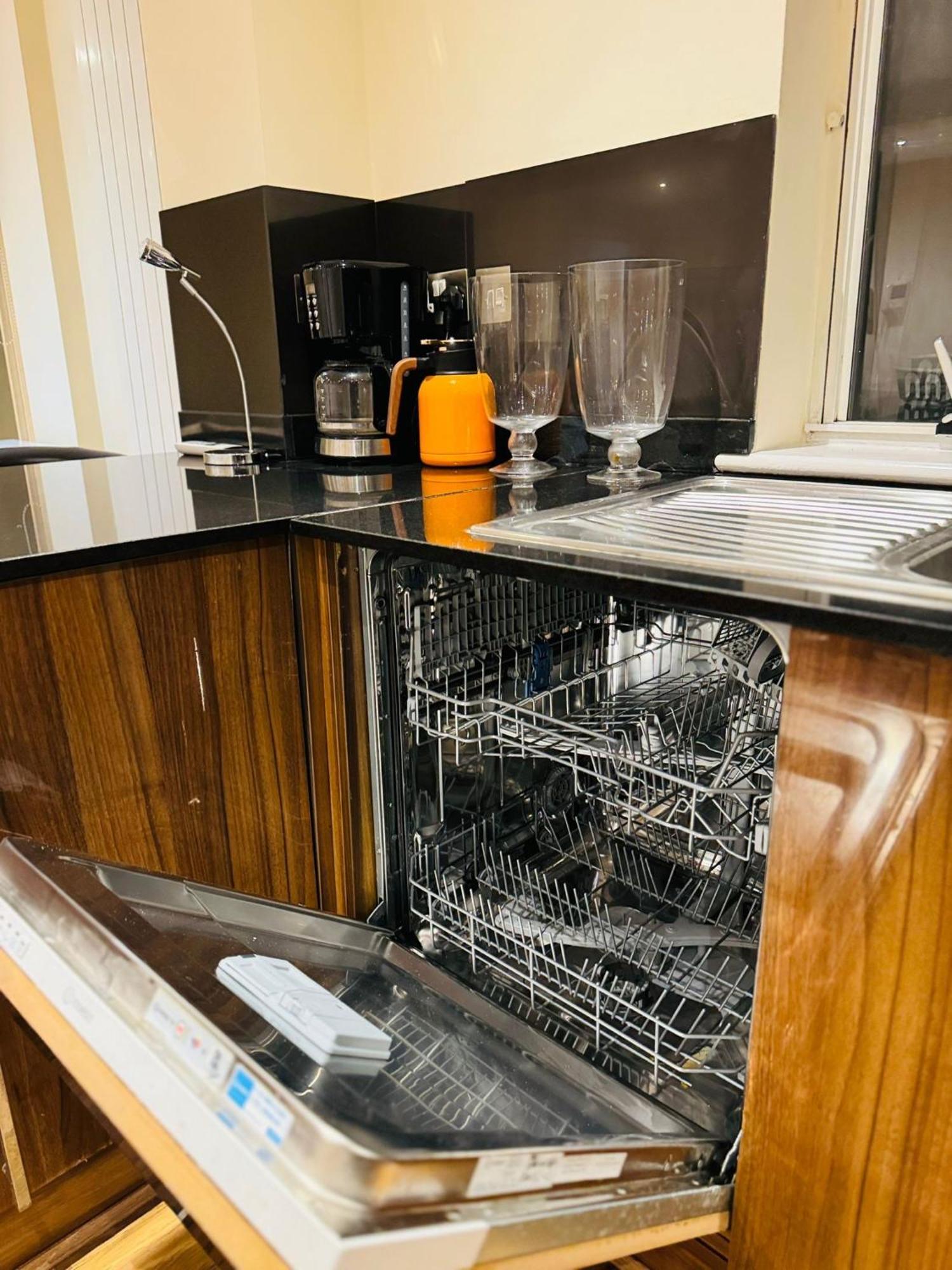 Marble Arch Apartment *