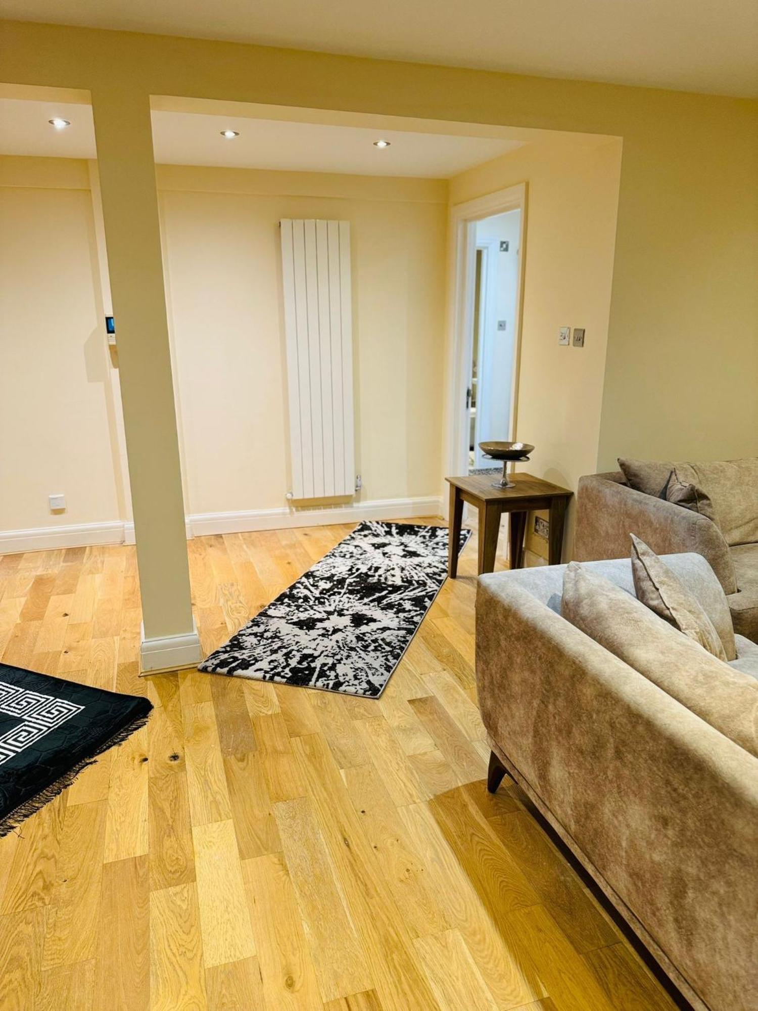 Marble Arch Apartment *