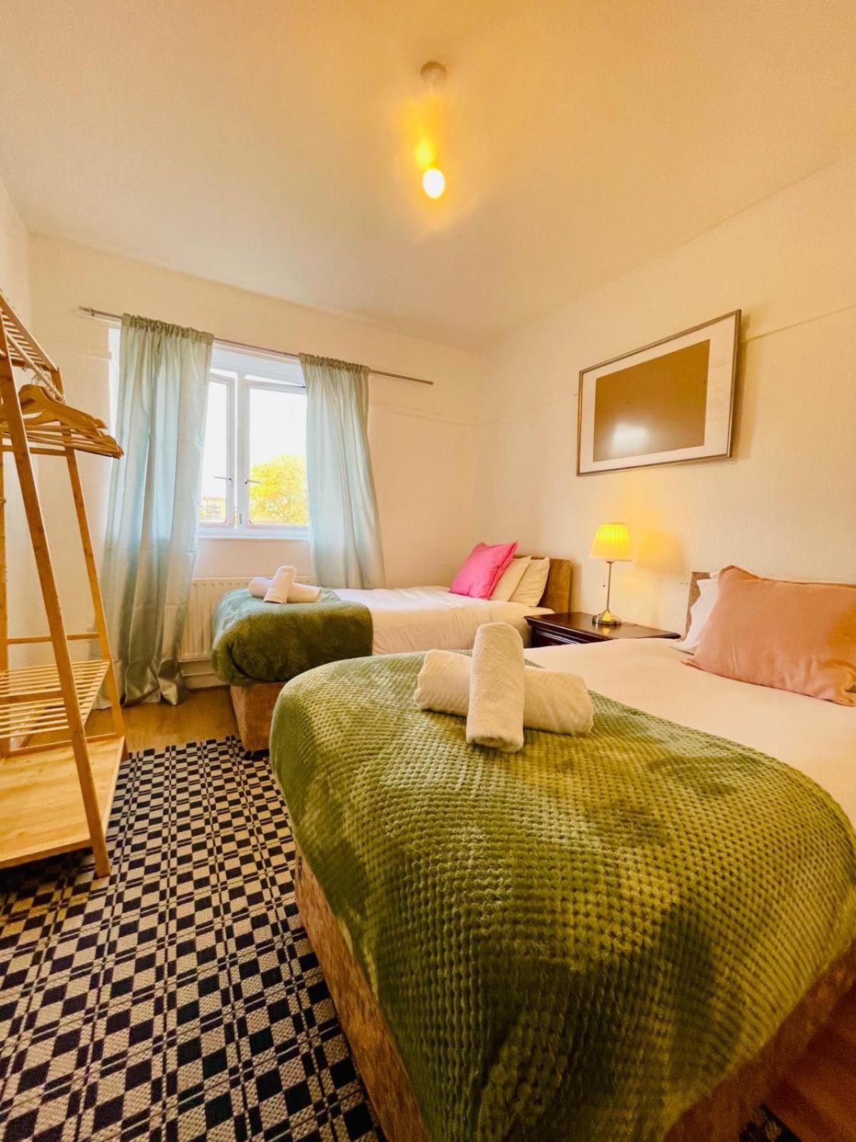 2bd Canarywharf Mile End Private Balcony Free Parking Apartamento