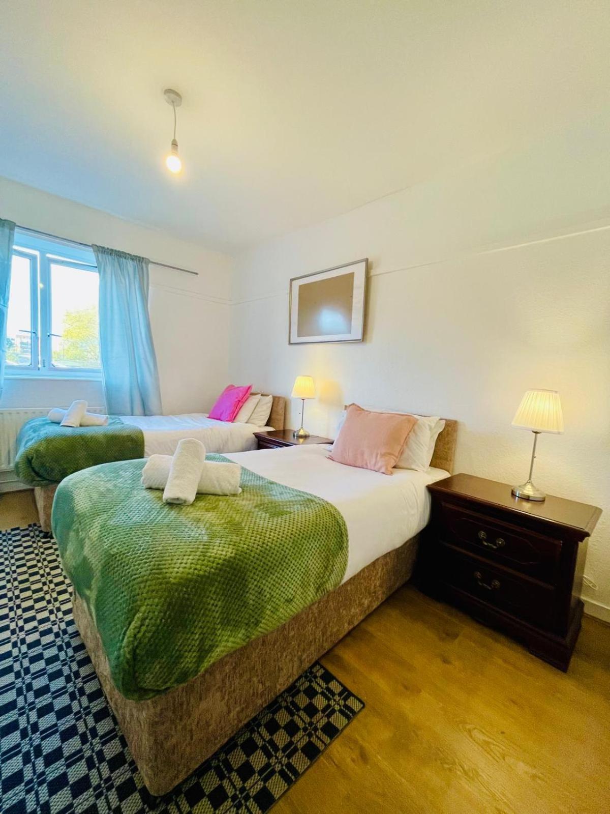 2bd Canarywharf Mile End Private Balcony Free Parking Apartamento