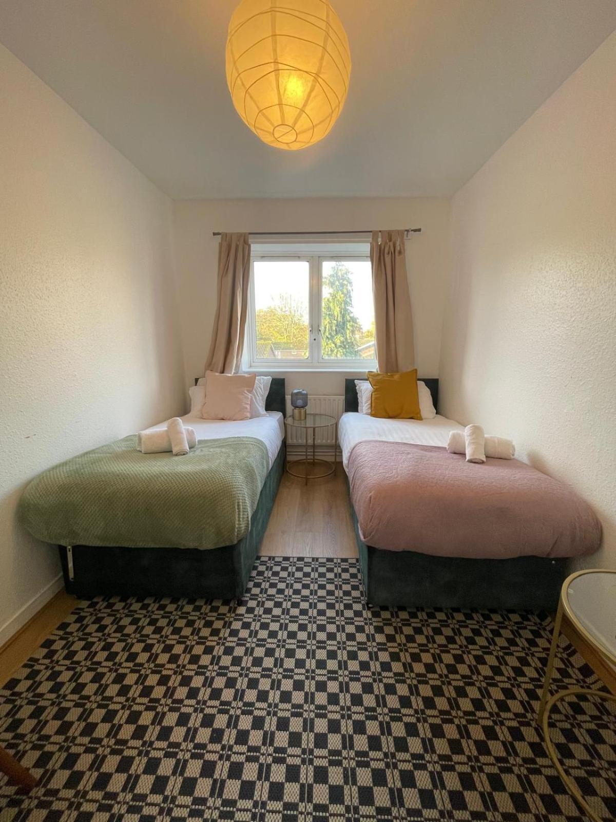 2bd Canarywharf Mile End Private Balcony Free Parking Apartamento Londres