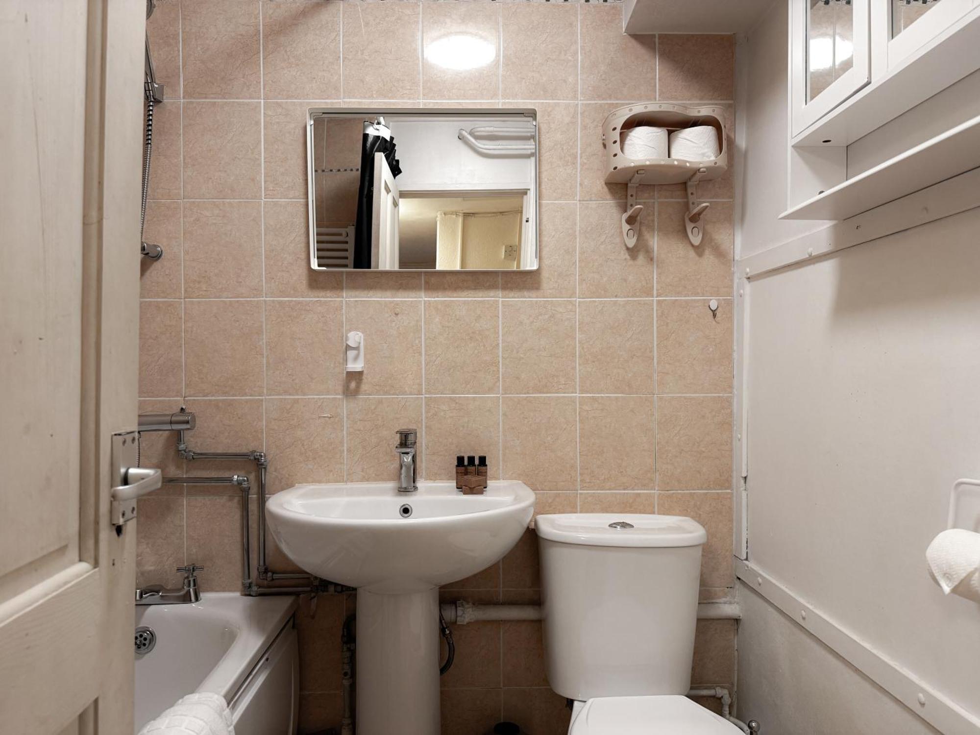 Apartment Flat 10, Elkington Point