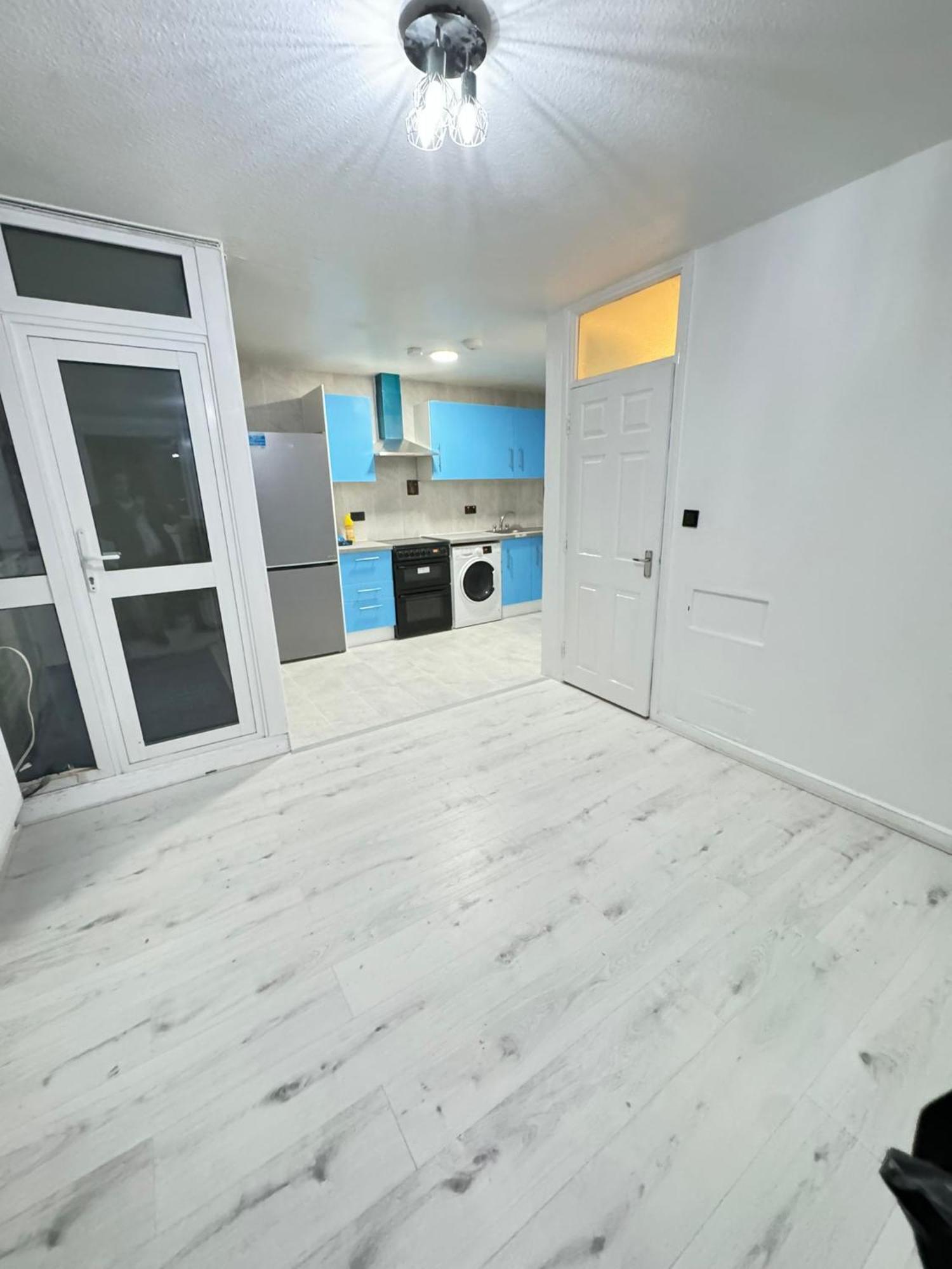 2 Bedroom Flat Near Kilburn Park London