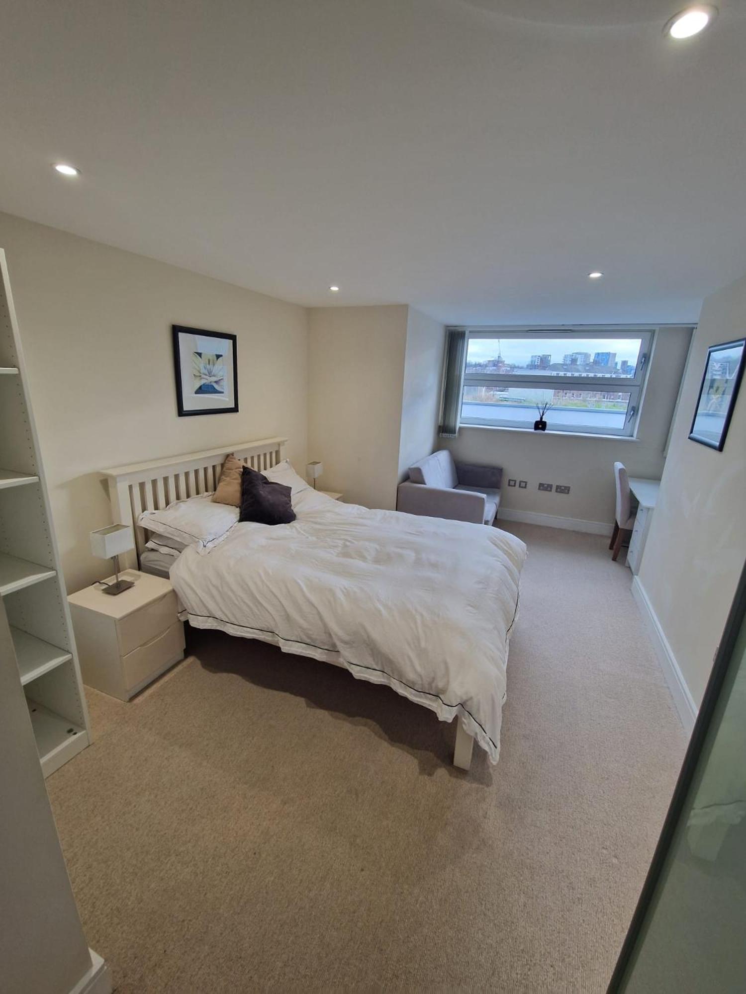 Homestay Double And Private Bathroom In Shared *