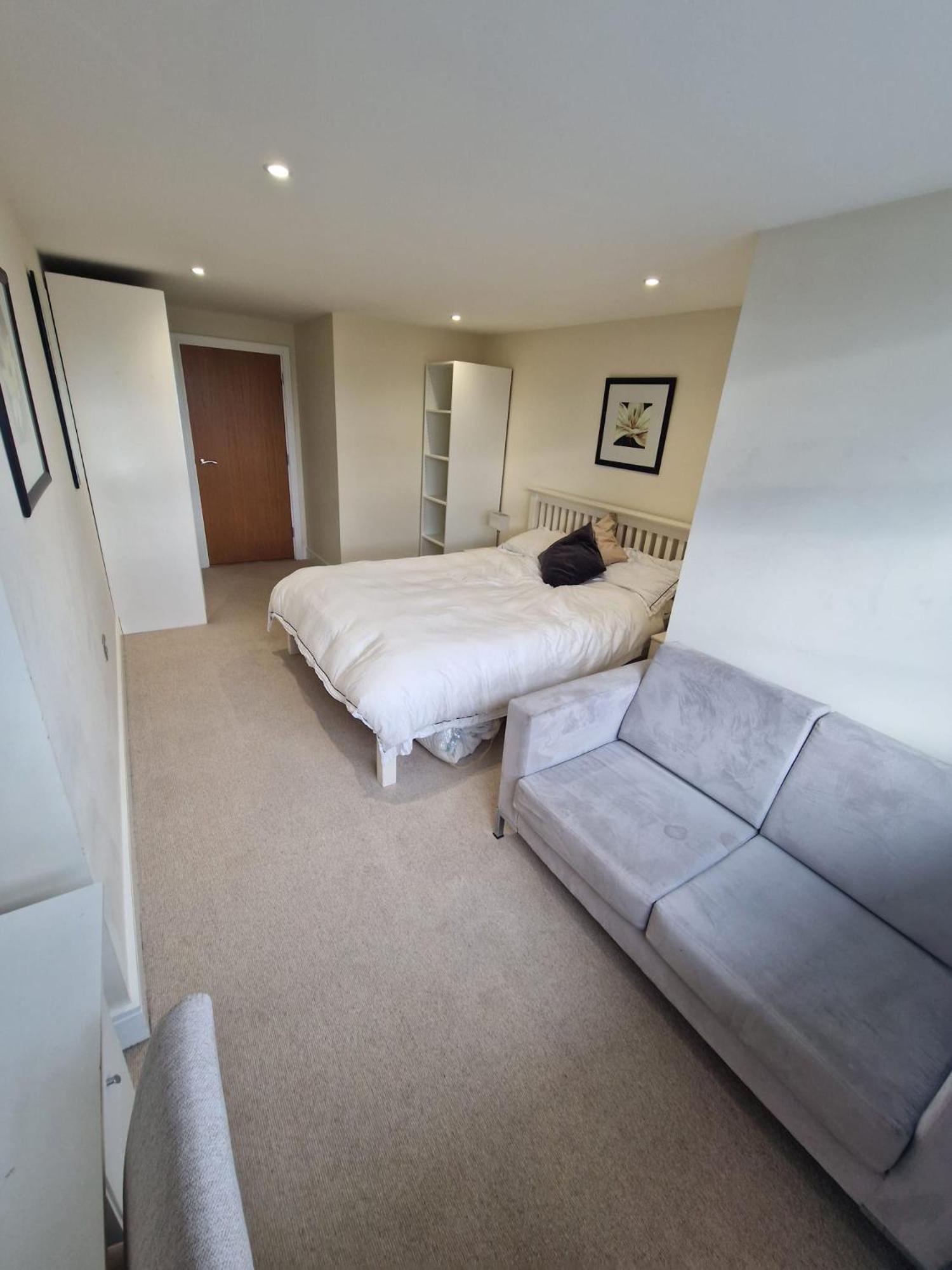 Homestay Double And Private Bathroom In Shared
