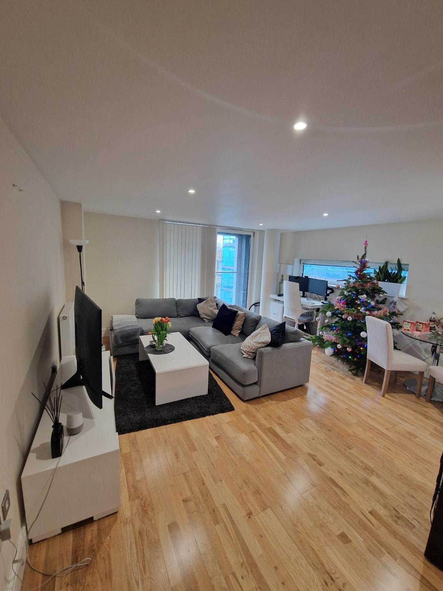 Homestay Double And Private Bathroom In Shared