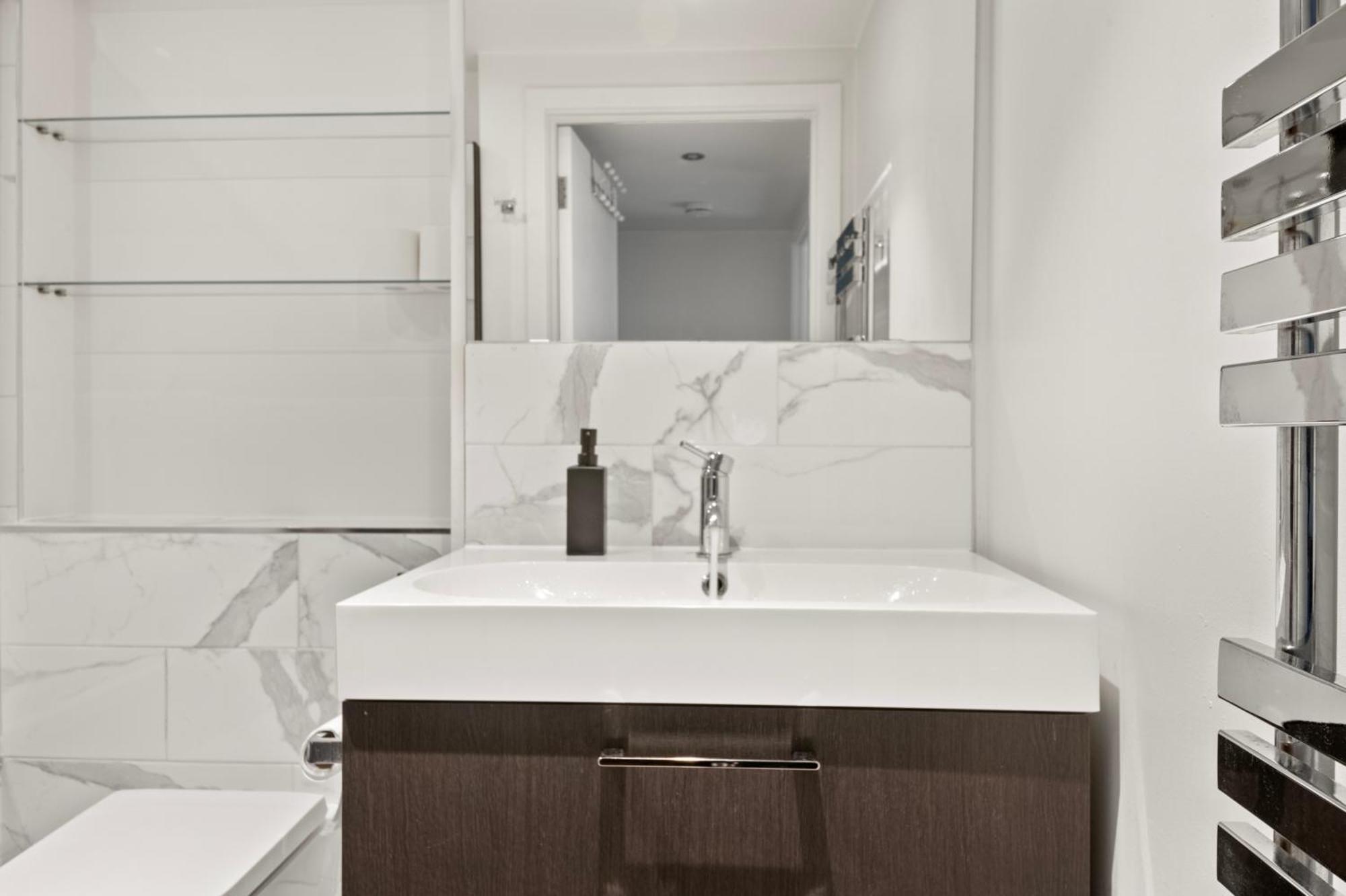 Sg, Charming Chelsea Balcony Apartment London