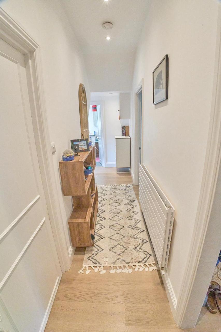 Apartment Bright Cozy Garden Retreat W Fast Wifi & 5min To Tube Subway Metro & Close To Park & Street Parking P4p