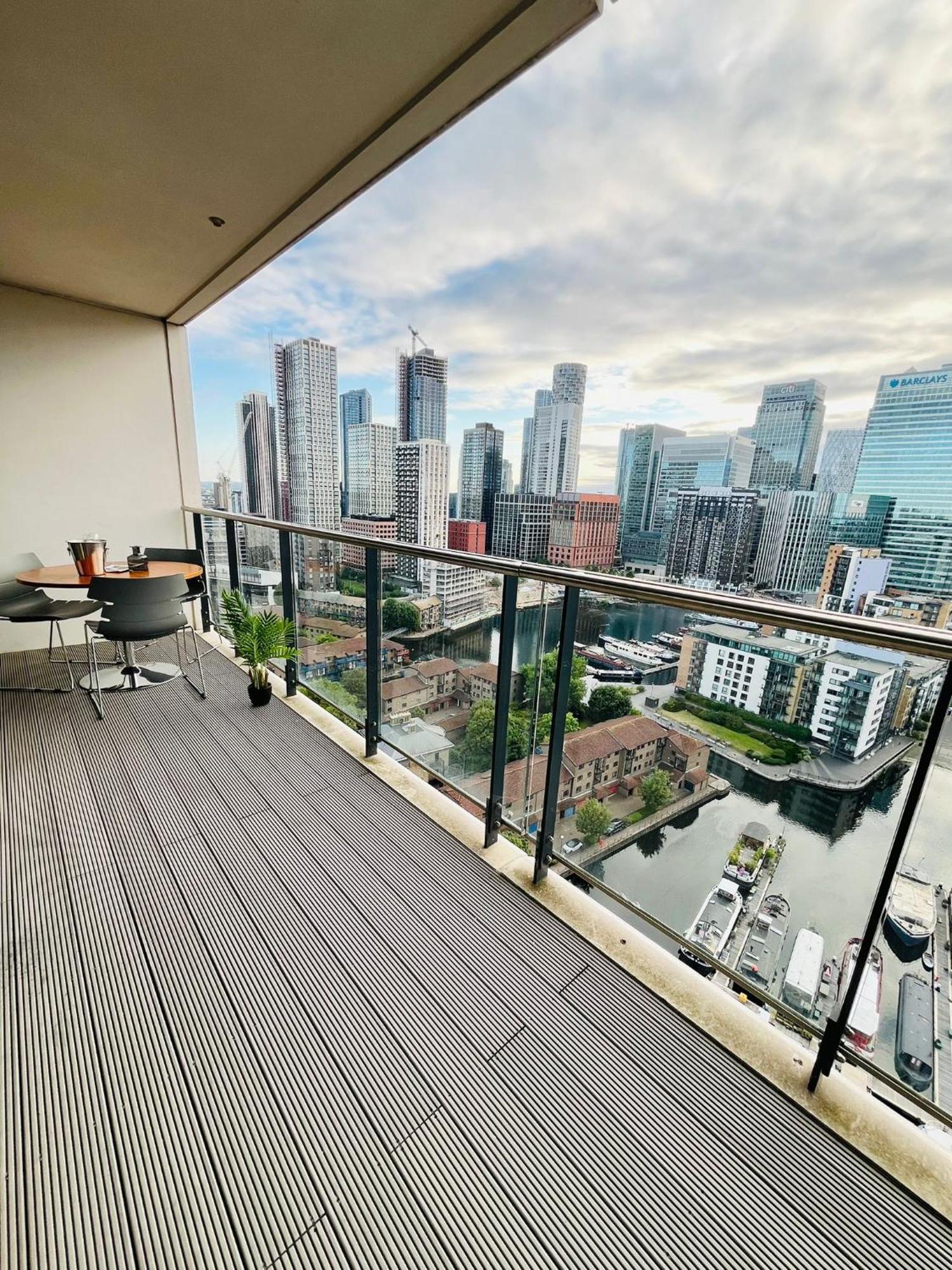 Apartment Gorgeous High-Rise Apartment - Skyline Views & Prime Central Location