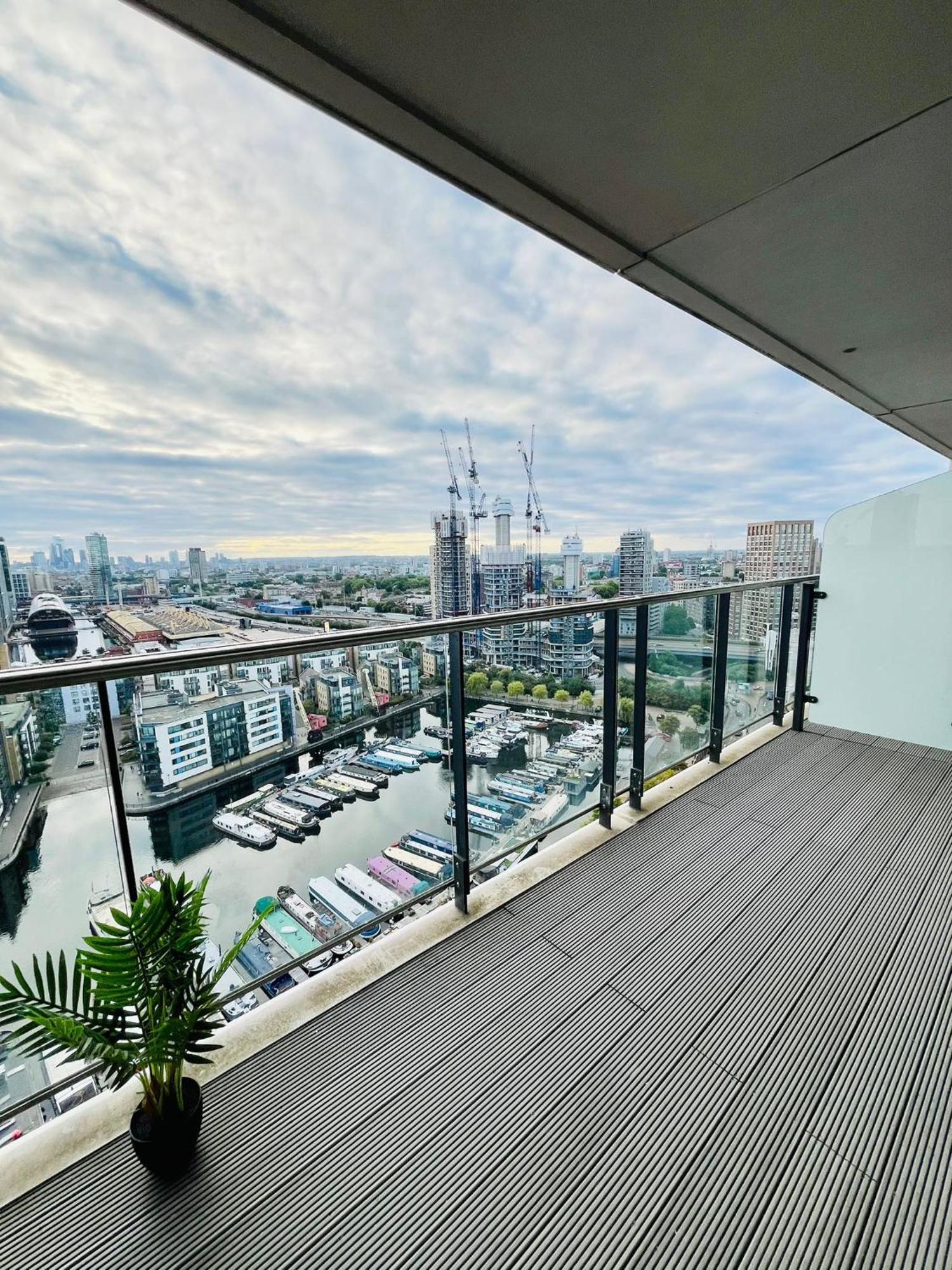 Gorgeous High-Rise Apartment - Skyline Views & Prime Central Location Apartment London