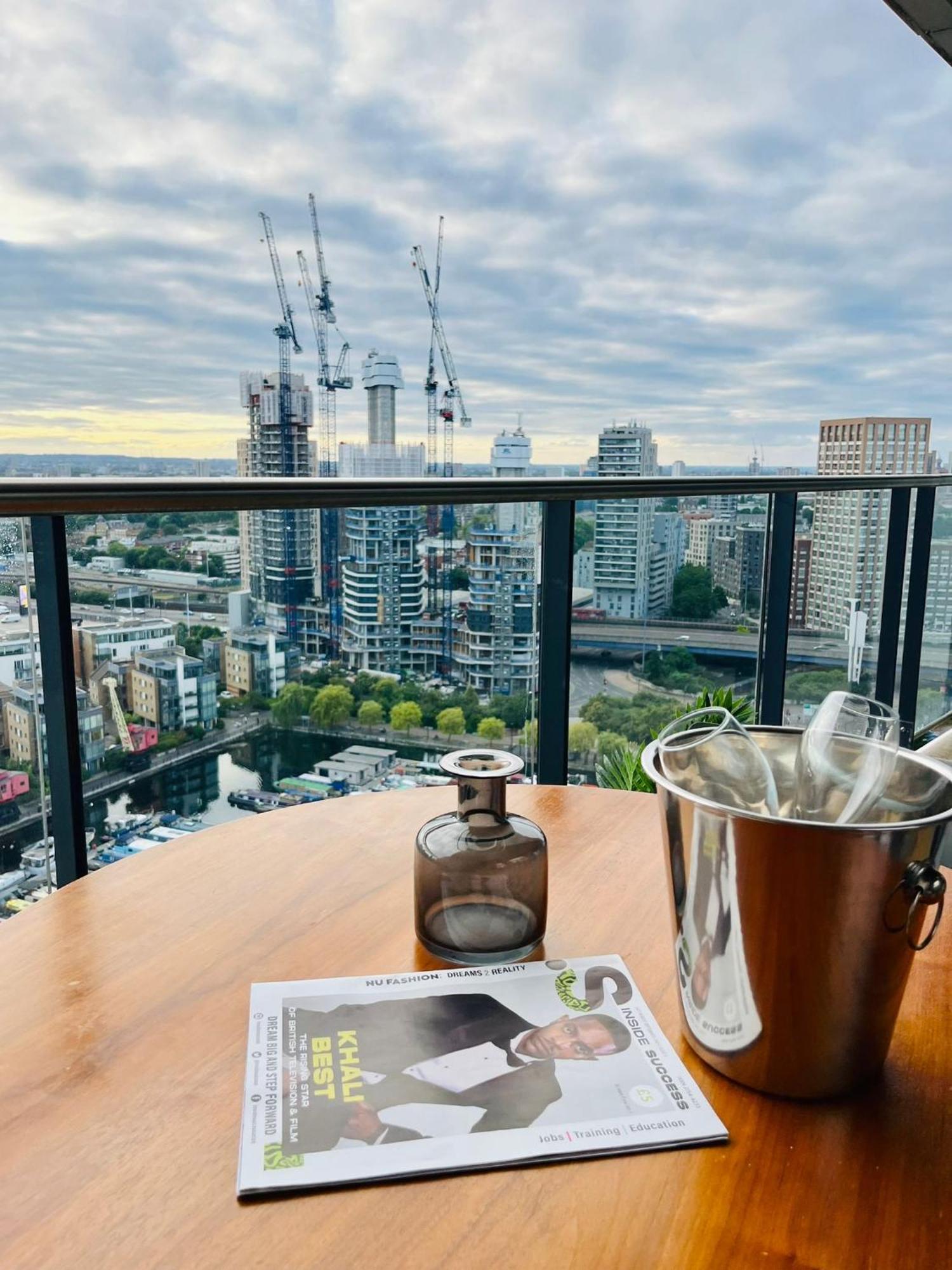 Gorgeous High-Rise Apartment - Skyline Views & Prime Central Location *