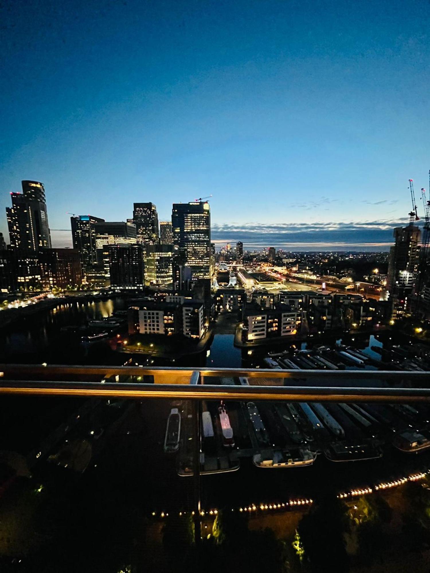 Apartment Gorgeous High-Rise Apartment - Skyline Views & Prime Central Location