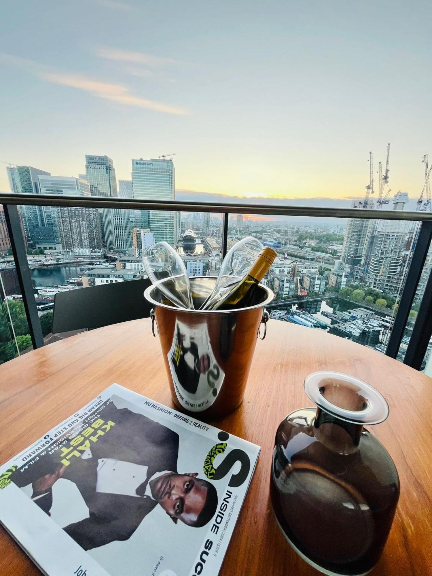 Apartment Gorgeous High-Rise Apartment - Skyline Views & Prime Central Location *