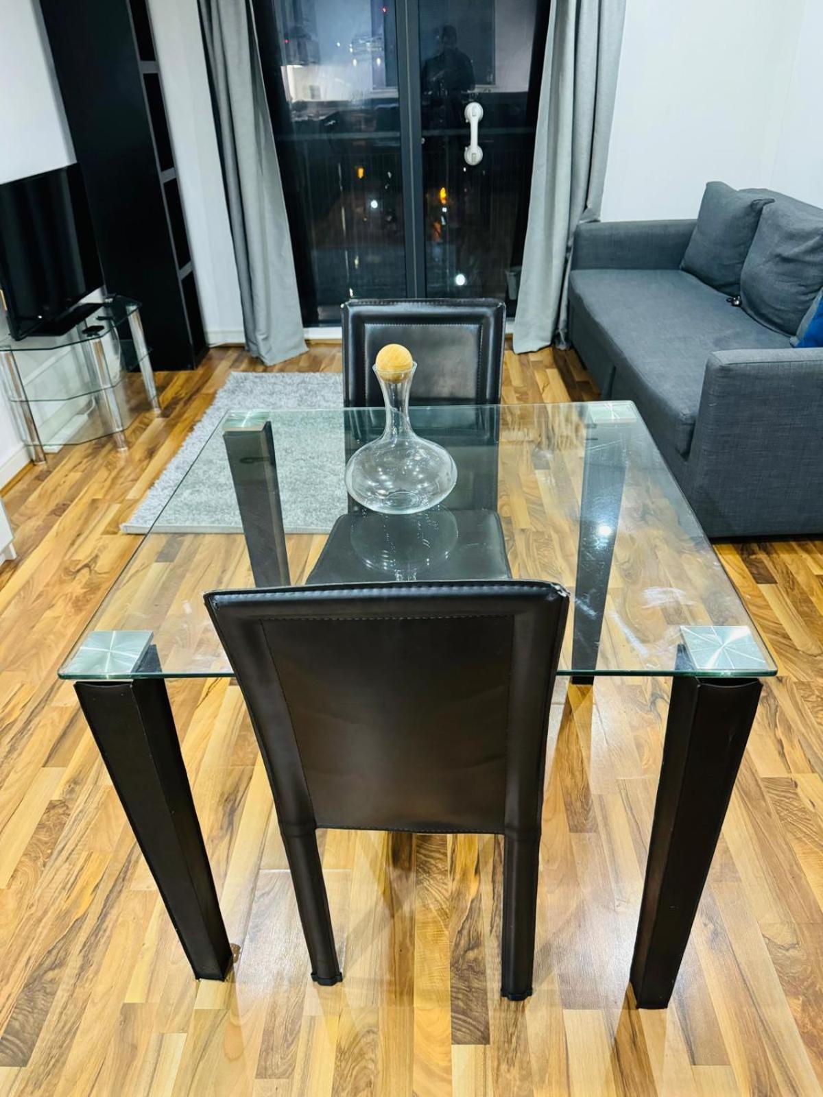 Kings Cross Nest 3 Bedroom Apartment *