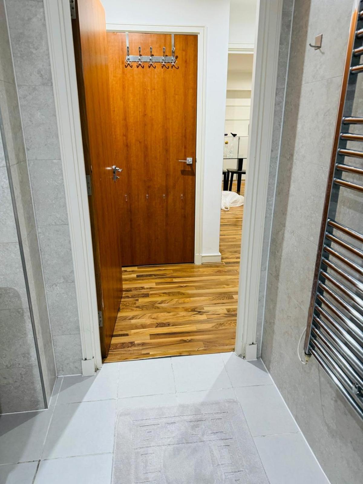 Kings Cross Nest 3 Bedroom Apartment *