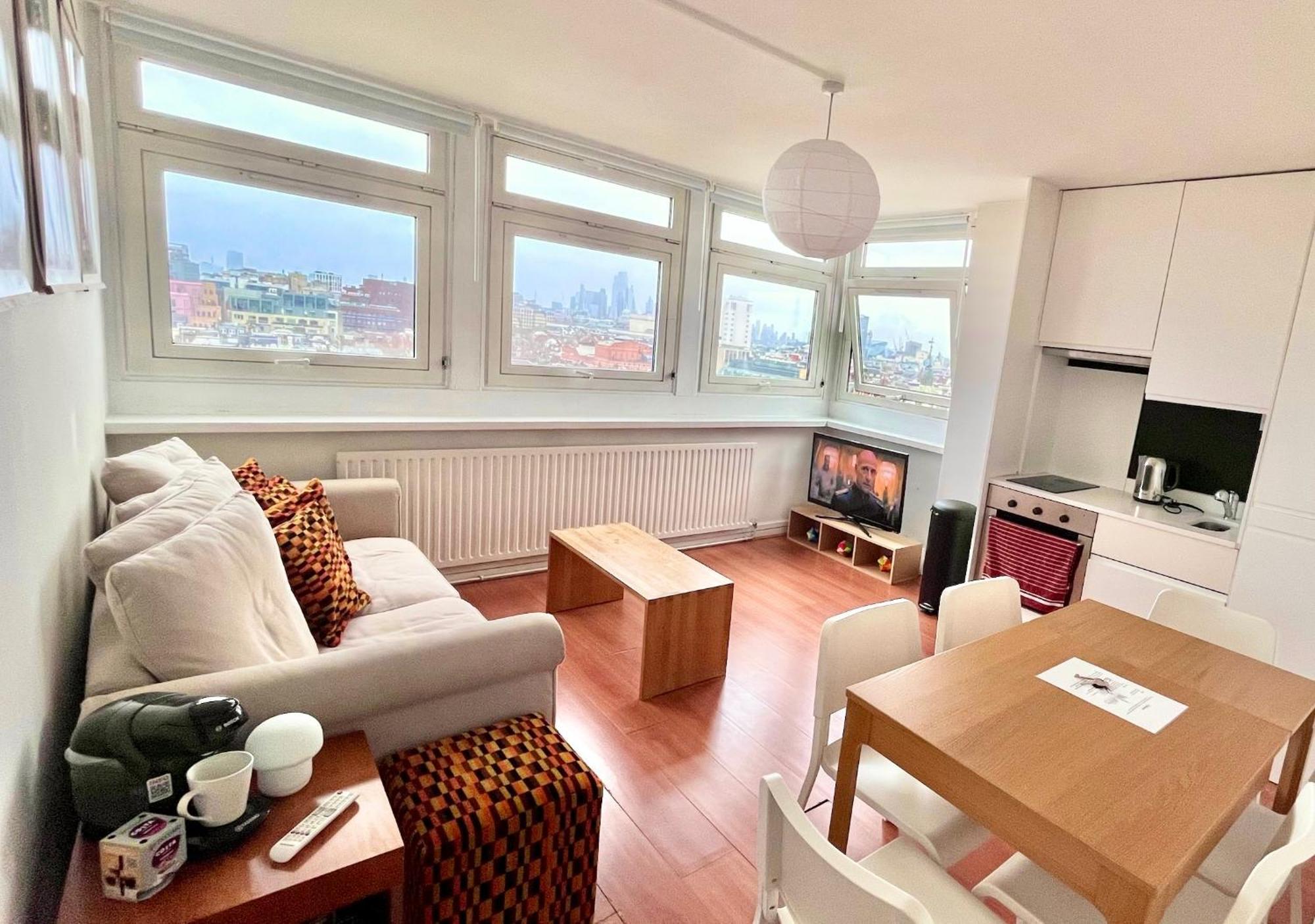 Bright 2-bedroom In Soho High-rise With Skyline Views Apartment *
